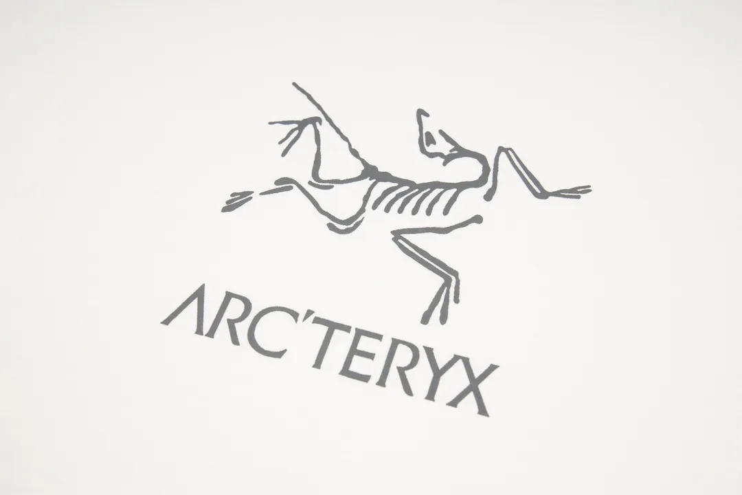 【 Quality】 Arc’teryx 𝟮𝟰𝘀𝘀 Logo T ， ， ， OS g 100% Quality ： ：White Black Size：XS S M L
